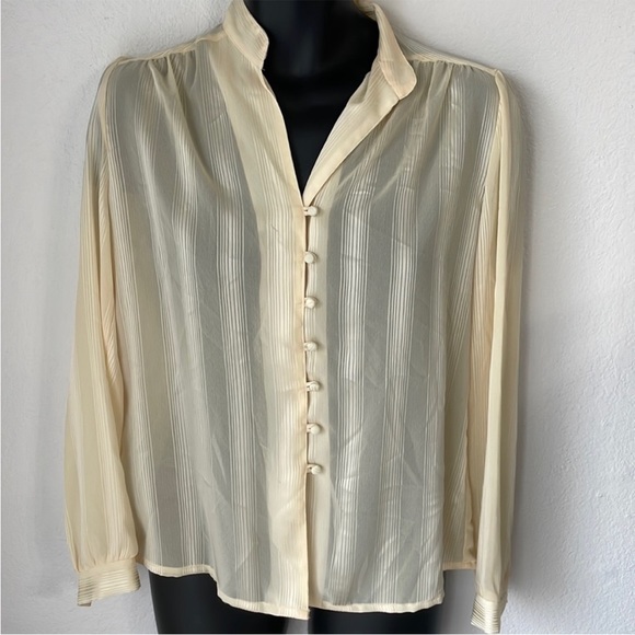 NICOLA Tops - Nicola‎ Vintage Flowy Top